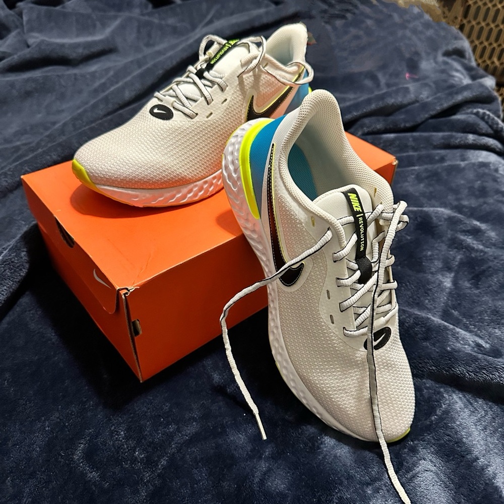 Nike Revolution 5 Sneakers Men’s